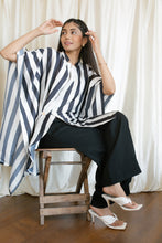 Load image into Gallery viewer, White Kitten Heels