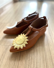Load image into Gallery viewer, Cosmic tan pointed toe