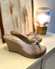 Load image into Gallery viewer, Athena Double-bow Rose Wedge