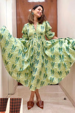 Load image into Gallery viewer, Ruche - Tan Heels