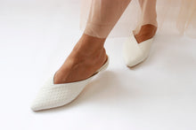 Load image into Gallery viewer, Weava White