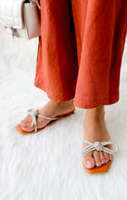 Load image into Gallery viewer, Akio Silver Bow Sliders