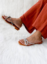 Load image into Gallery viewer, Akio Silver Bow Sliders