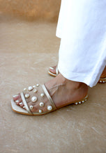 Load image into Gallery viewer, Daisy Pearl