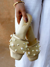 Load image into Gallery viewer, Daisy Pearl