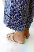 Load image into Gallery viewer, Aster Gold