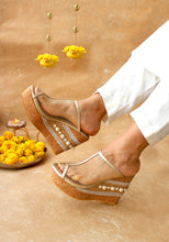 Load image into Gallery viewer, Daffodil wedge