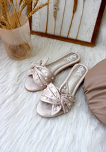 Load image into Gallery viewer, Fenny Ivory sliders