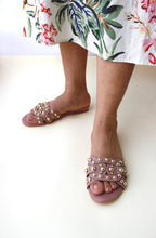 Load image into Gallery viewer, Manon Sliders