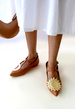 Load image into Gallery viewer, Cosmic tan pointed toe