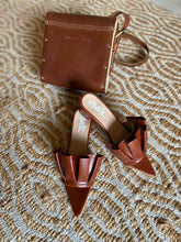 Load image into Gallery viewer, Ruche - Tan Heels