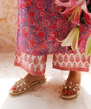 Load image into Gallery viewer, Eva Gold Pearl