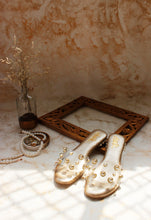 Load image into Gallery viewer, Eva Gold Pearl