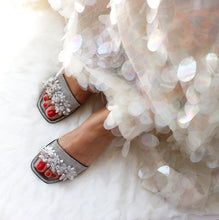 Load image into Gallery viewer, Zircon