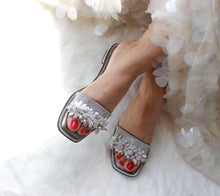 Load image into Gallery viewer, Zircon