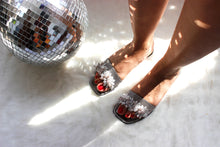 Load image into Gallery viewer, Zircon