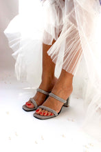 Load image into Gallery viewer, Isla Black Crystal