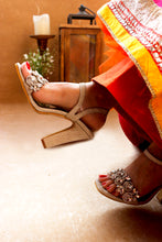 Load image into Gallery viewer, Chloe