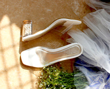 Load image into Gallery viewer, Emma: White Clear Pearl Blocks