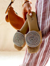 Load image into Gallery viewer, Luna Medium