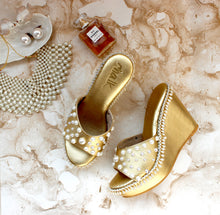 Load image into Gallery viewer, Margarite Gold Wedge