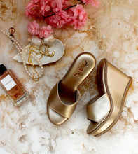 Load image into Gallery viewer, Zonira Gold Wedge