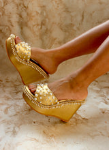 Load image into Gallery viewer, Margarite Gold Wedge