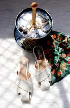 Load image into Gallery viewer, Hanah White Sliders