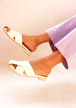 Load image into Gallery viewer, Hanah White Sliders