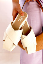 Load image into Gallery viewer, Hanah White Sliders