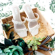 Load image into Gallery viewer, White Camellia Sliders