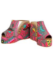 Load image into Gallery viewer, Grey Garden