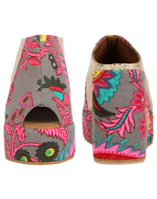 Load image into Gallery viewer, Grey Garden