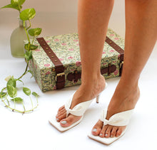 Load image into Gallery viewer, White Kitten Heels