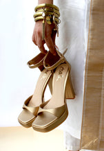 Load image into Gallery viewer, Halo Antique Gold Blocks
