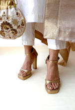 Load image into Gallery viewer, Halo Antique Gold Blocks
