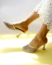 Load image into Gallery viewer, Zyra Cream Heels
