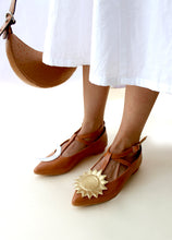 Load image into Gallery viewer, Cosmic tan pointed toe
